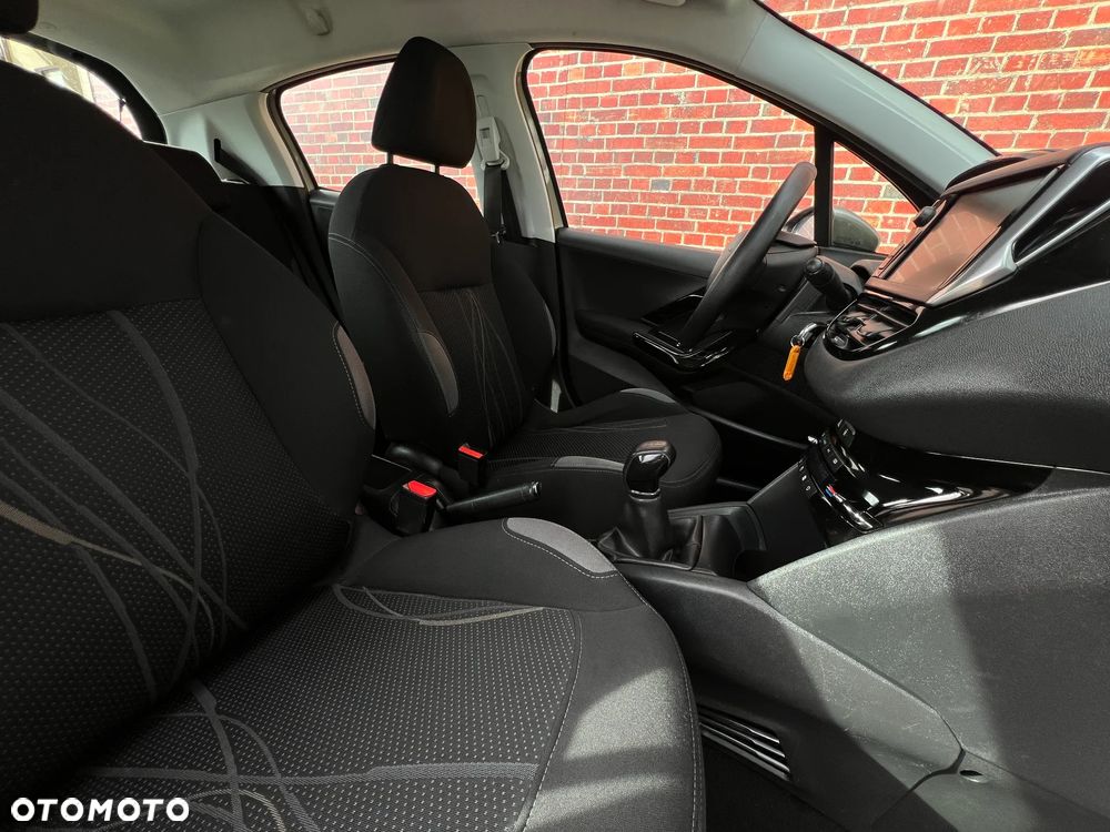 Peugeot 208 - 15