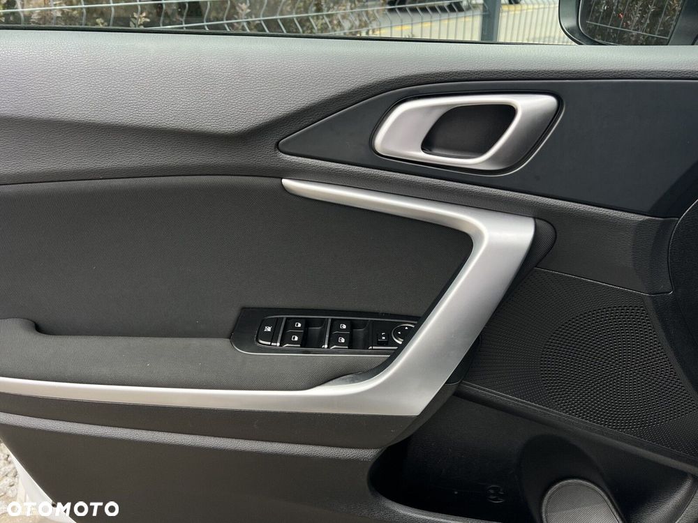Kia Ceed - 11