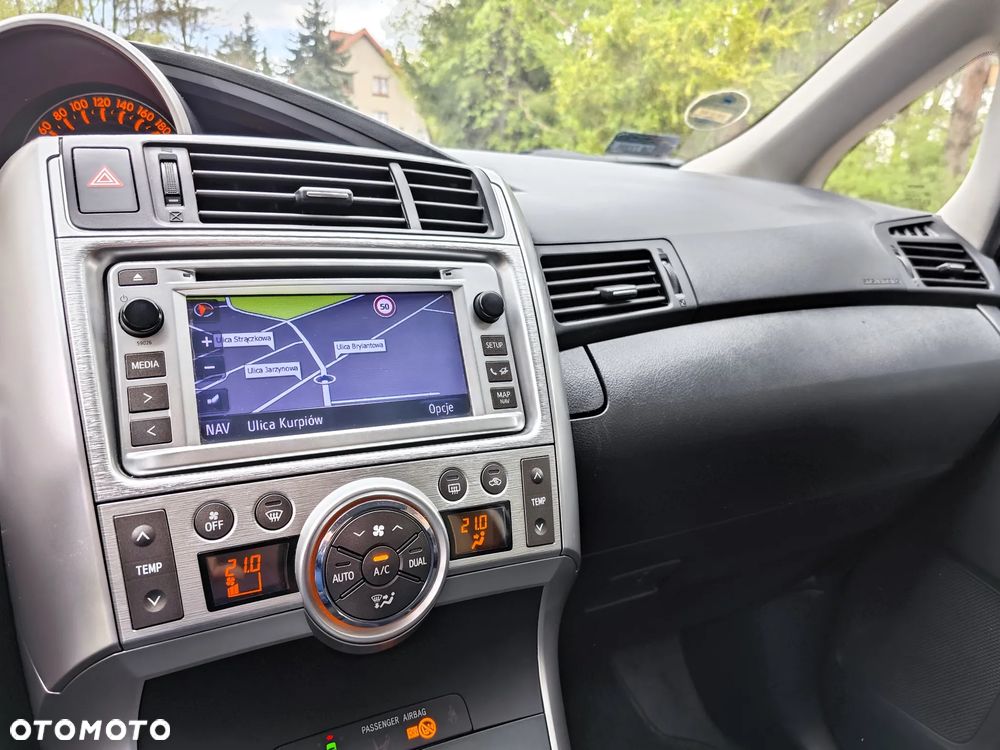 Toyota Verso 2.0 D-4D Sol plus - 24