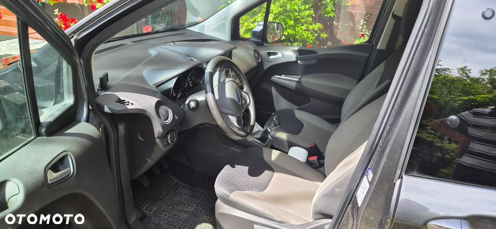 Ford Tourneo Courier - 10