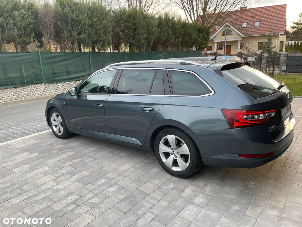 Skoda Superb 2.0 TDI L&K DSG - 8