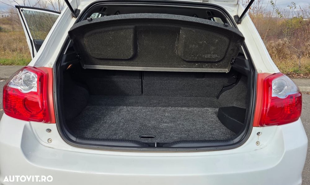 Toyota Auris 1.8 L VVT-i TS Hybrid Sol+ - 4