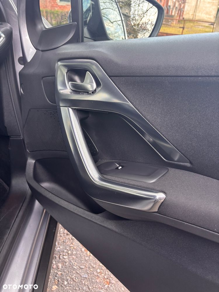 Peugeot 2008 1.2 VTi Allure - 18