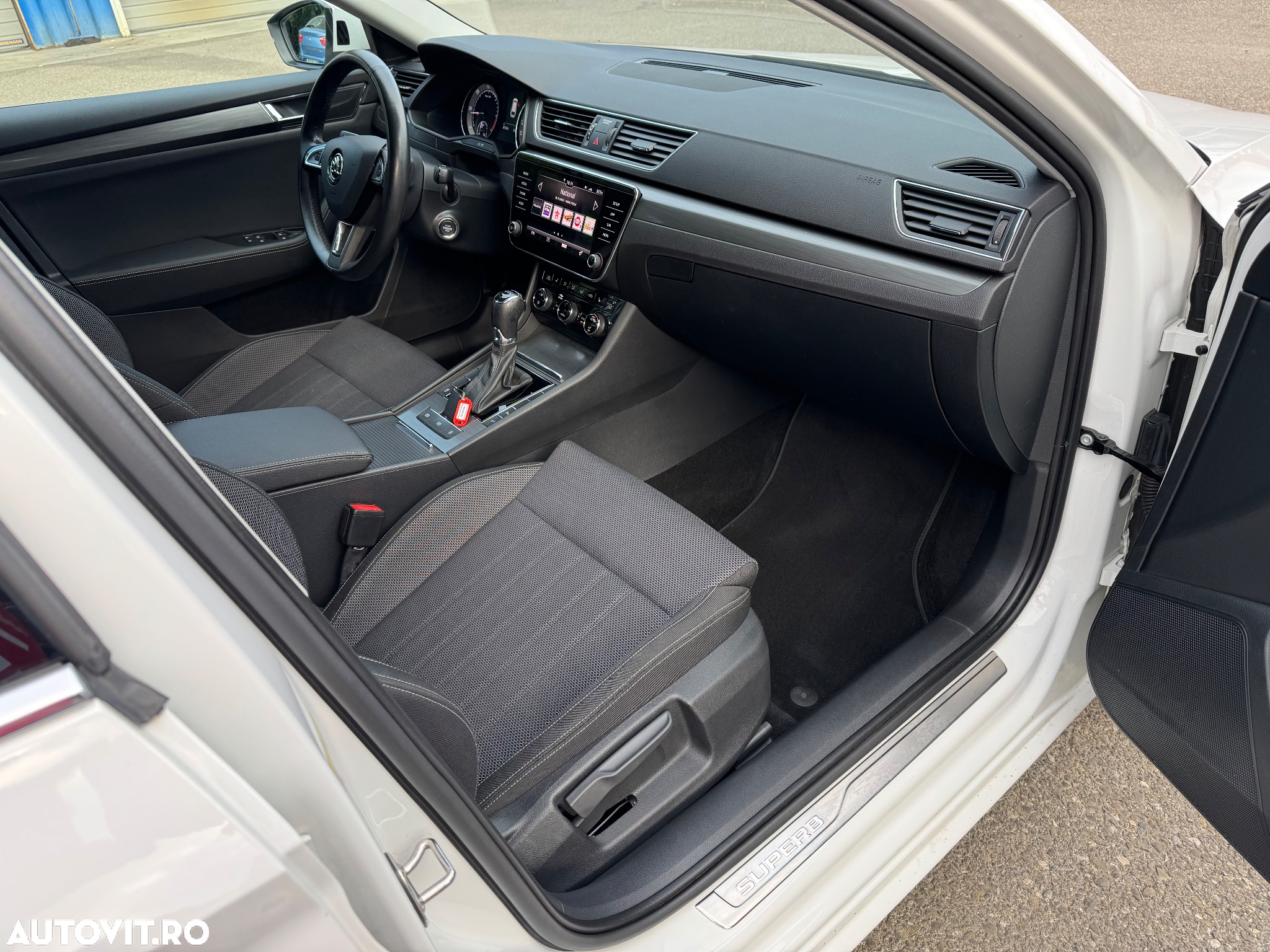 Skoda Superb Combi 2.0 TDI DSG Style - 27