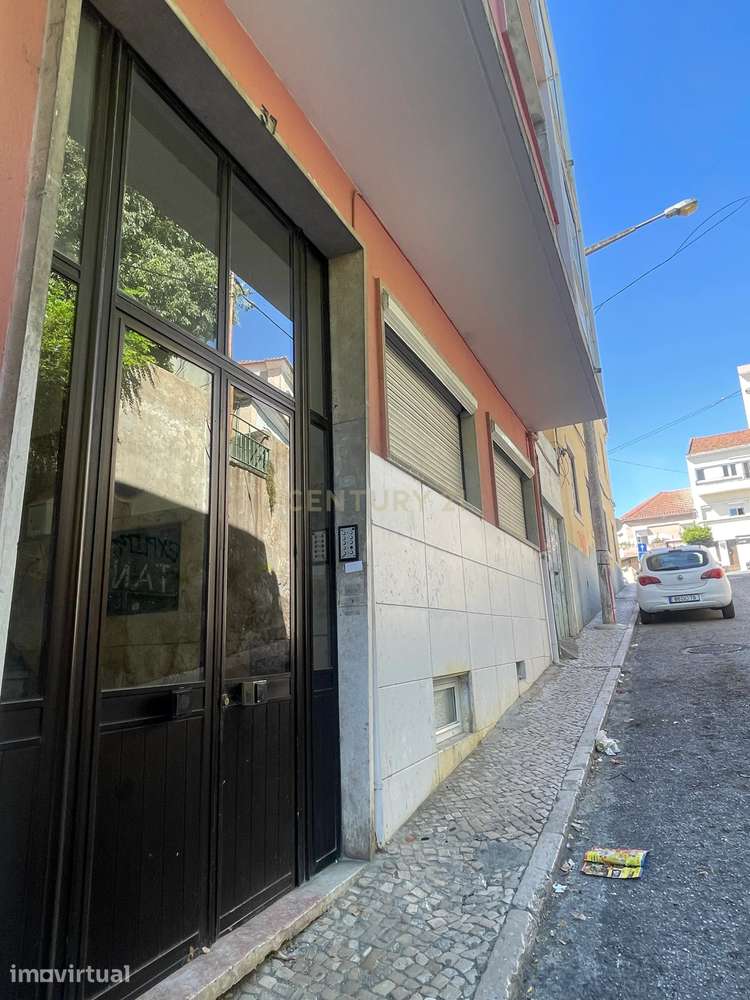 Invista em Cacilhas: T1+1 com Terraço e Vista Rio - Grande imagem: 2/39