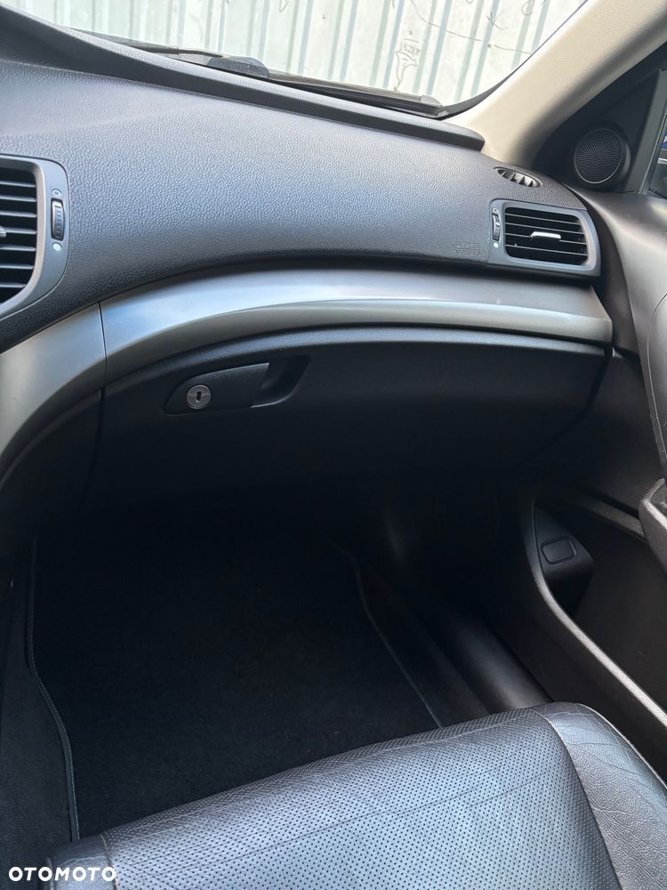 Honda Accord 2.0 Executive Nav - 30