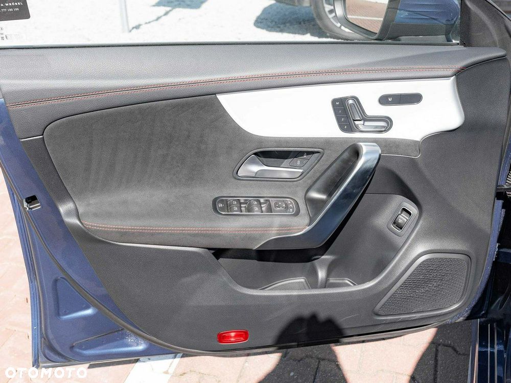 Mercedes-Benz CLA 200 mHEV 7G-DCT - 12