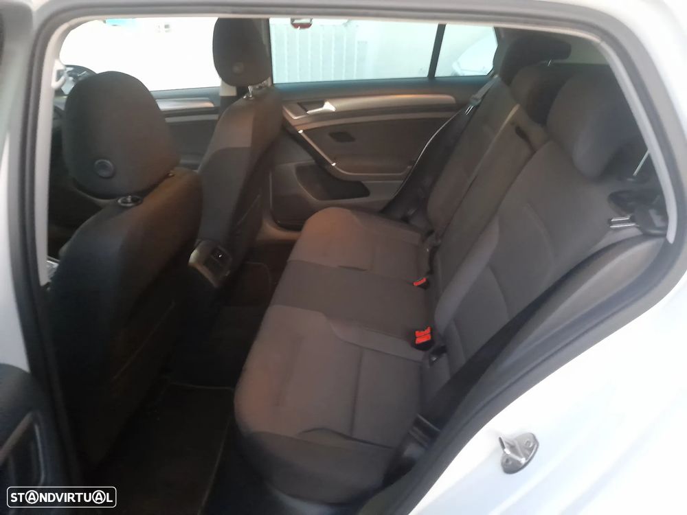 VW Golf 1.6 TDI Highline - 10