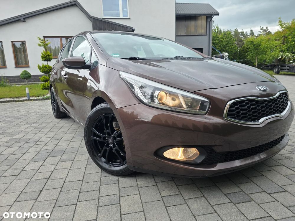 Kia Ceed 1.6 GDI Dream-Team Edition - 1