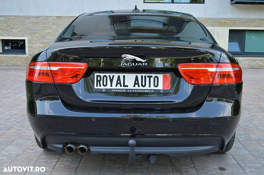 Jaguar XE - 11