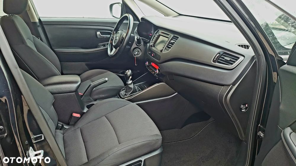 Kia Carens - 14