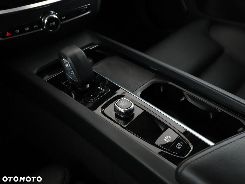 Volvo V60 B4 D Plus Dark - 29