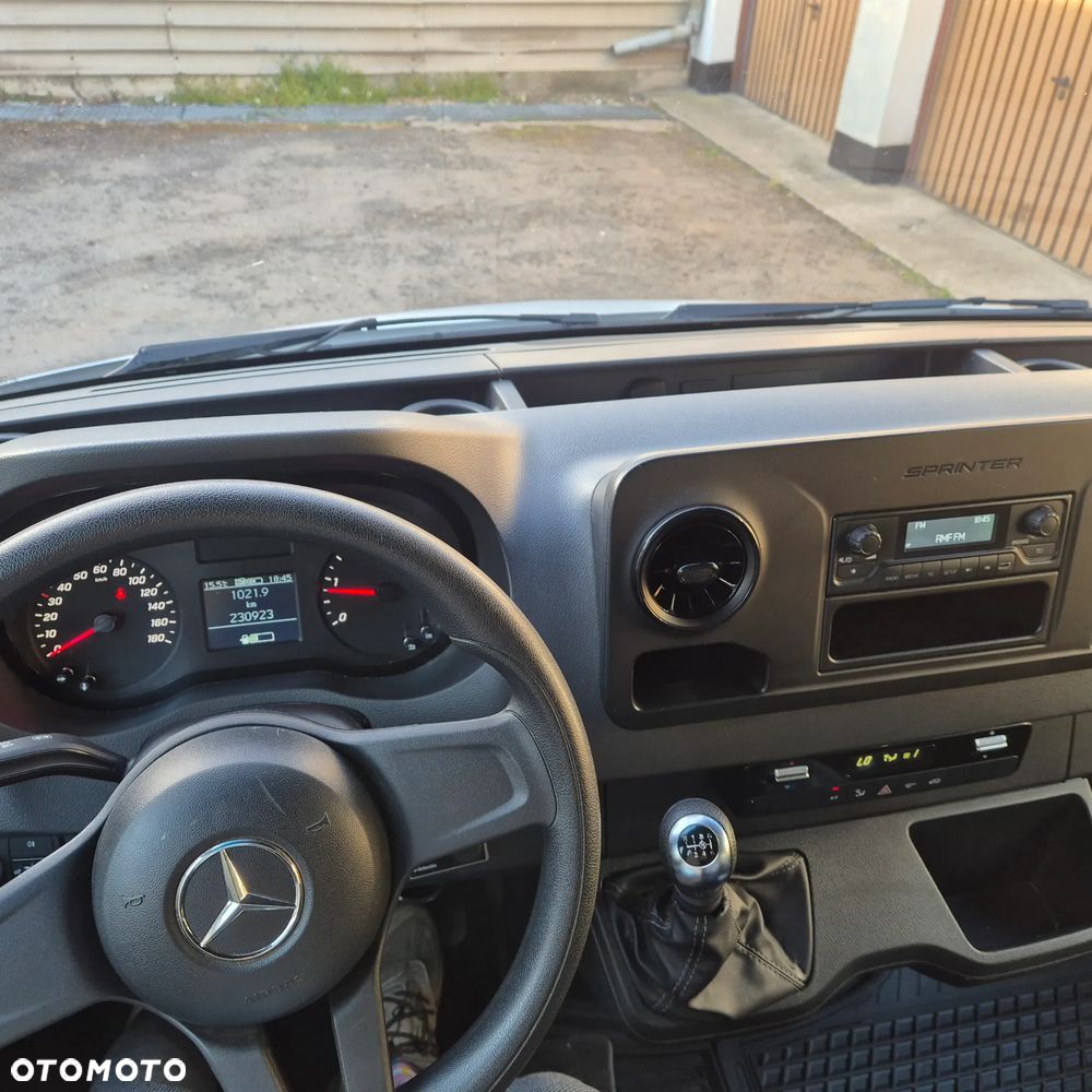 Mercedes-Benz Sprinter - 11