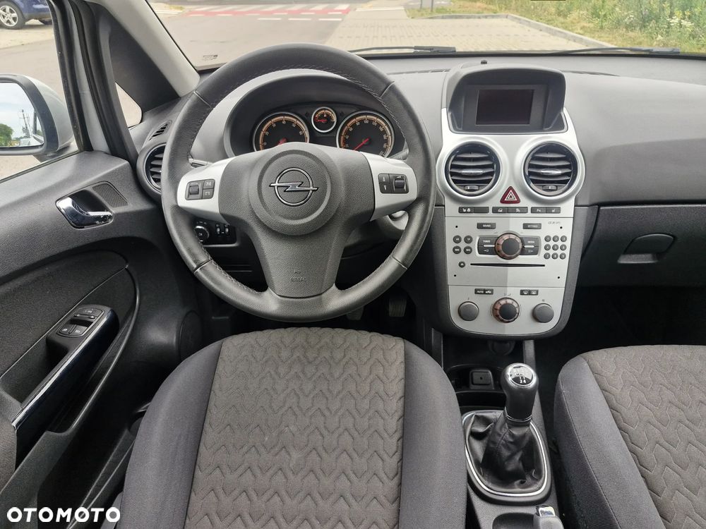 Opel Corsa 1.4 16V Innovation - 18