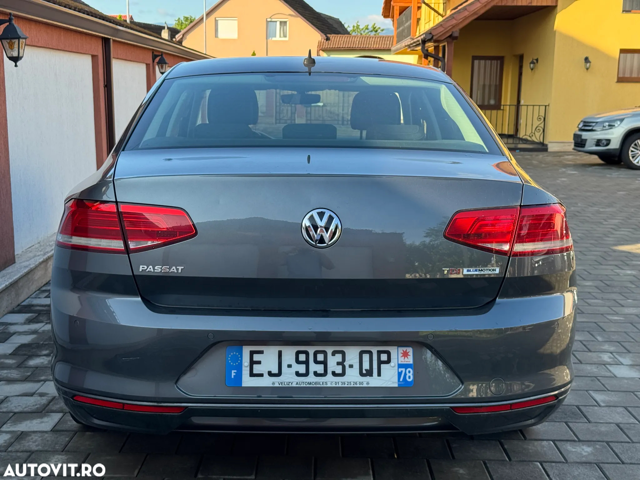 Volkswagen Passat - 12