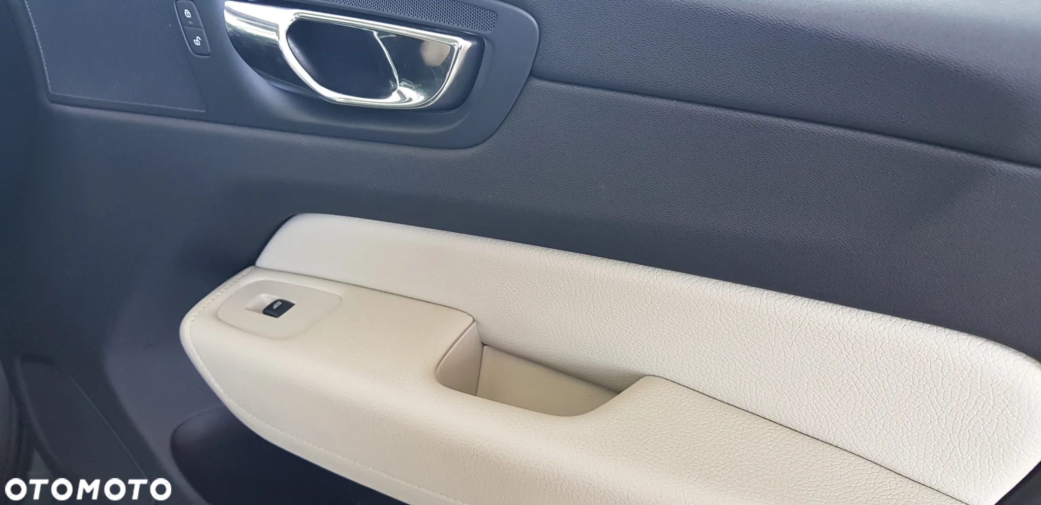Volvo XC 60 D5 AWD Geartronic Momentum - 24