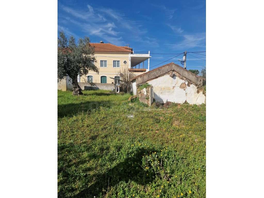 Moradia com terreno para reconstruir em Abrantes - Grande imagem: 2/11