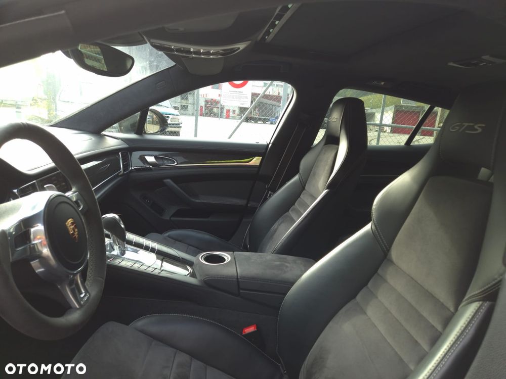 Porsche Panamera GTS - 12