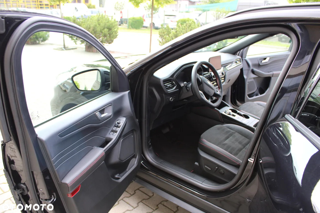 Ford Kuga 2.5 Duratec FHEV 4x4 ST-LINE - 23