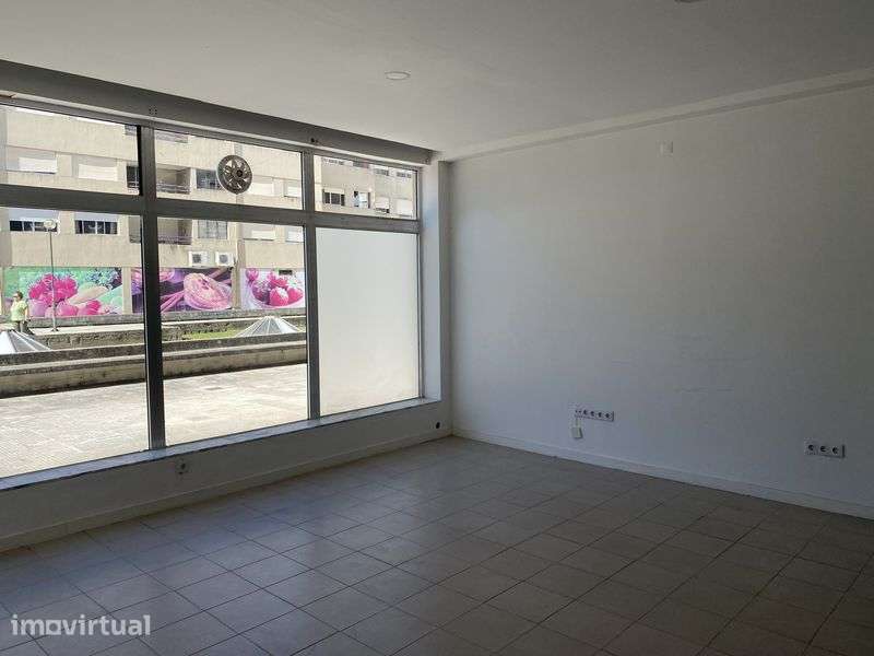 Arrenda-se Loja com 41 m2, no Padrão da Légua - Matosinhos - Grande imagem: 2/4