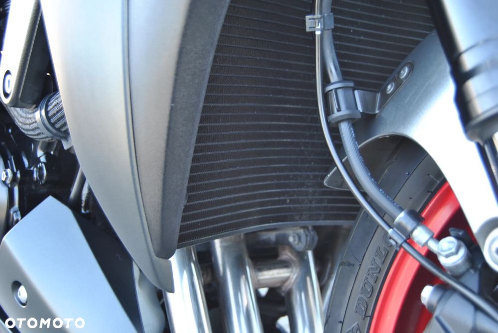 Suzuki GSX - 17
