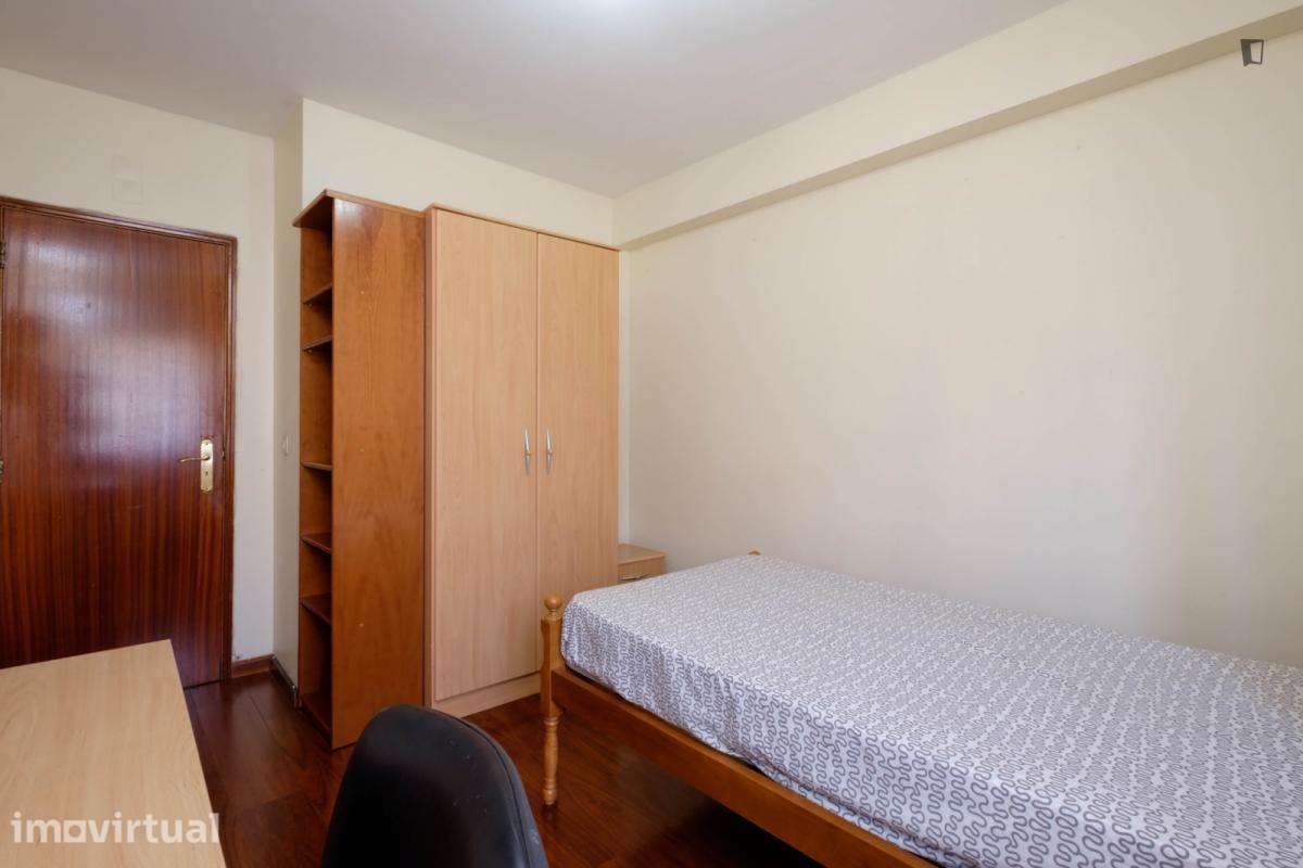 Quarto - localizado em Nogueiras Coimbra - Grande imagem: 3/20