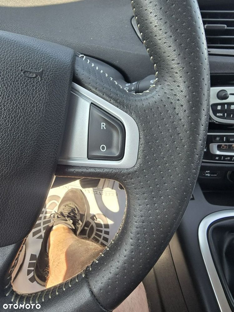 Renault Grand Scenic - 33