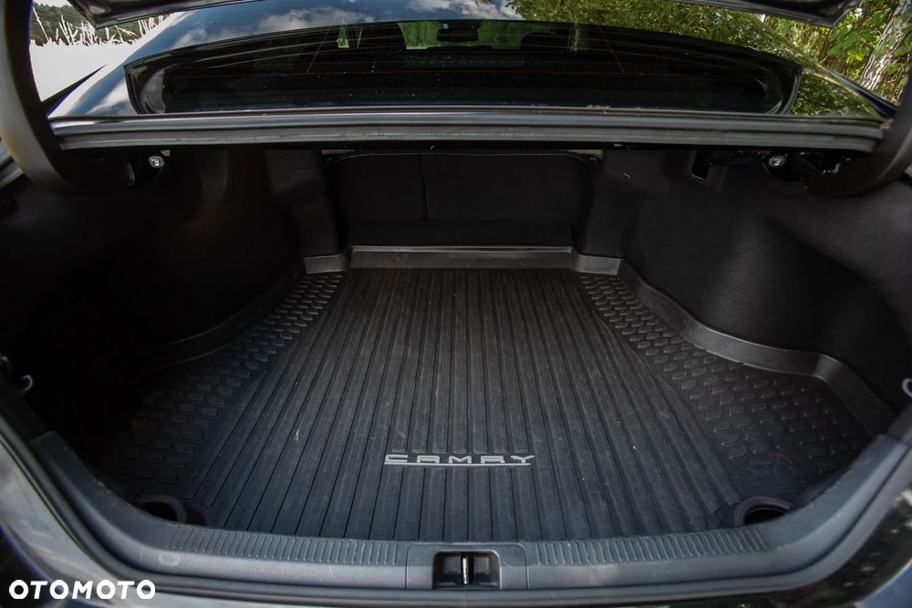 Toyota Camry 2.5 Hybrid Executive CVT - 21