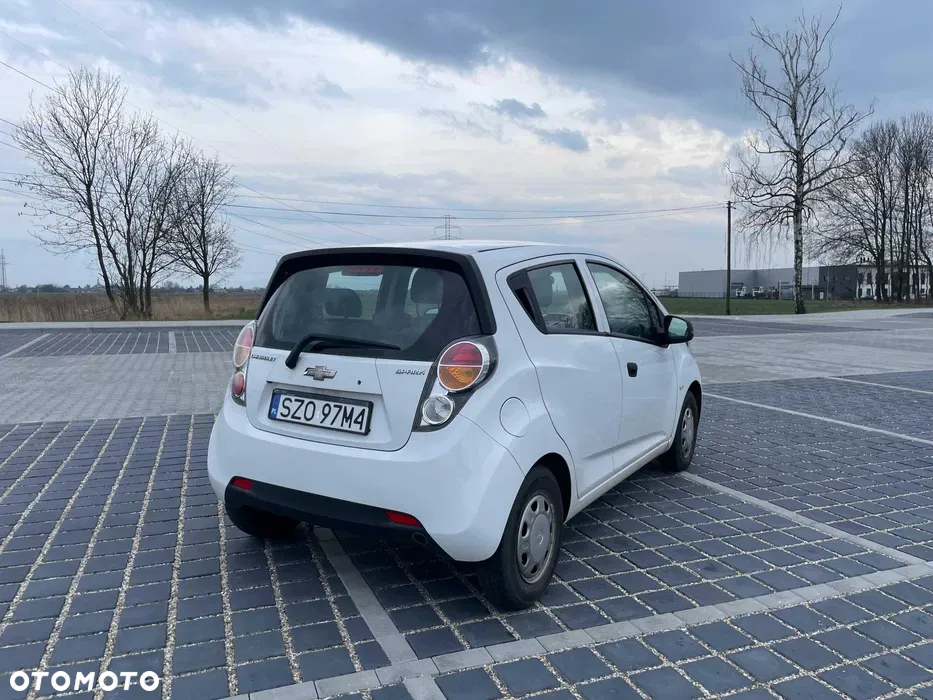 Chevrolet Spark 1.0 Base - 4