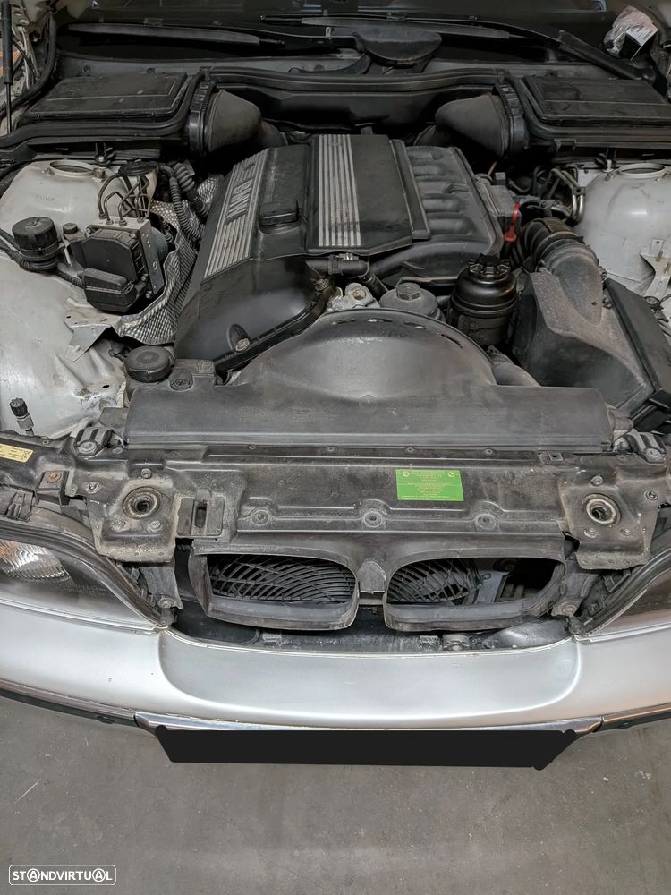BMW 528 iA - 12