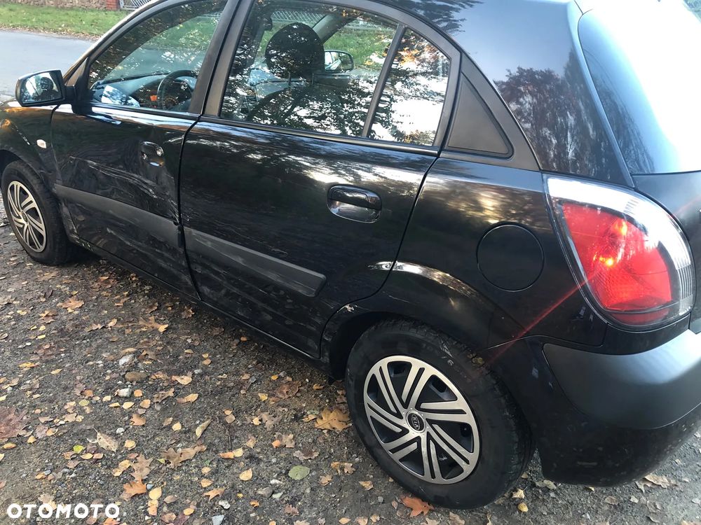 Kia Rio 2005 photo 4