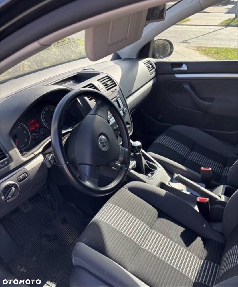 Volkswagen Golf - 6