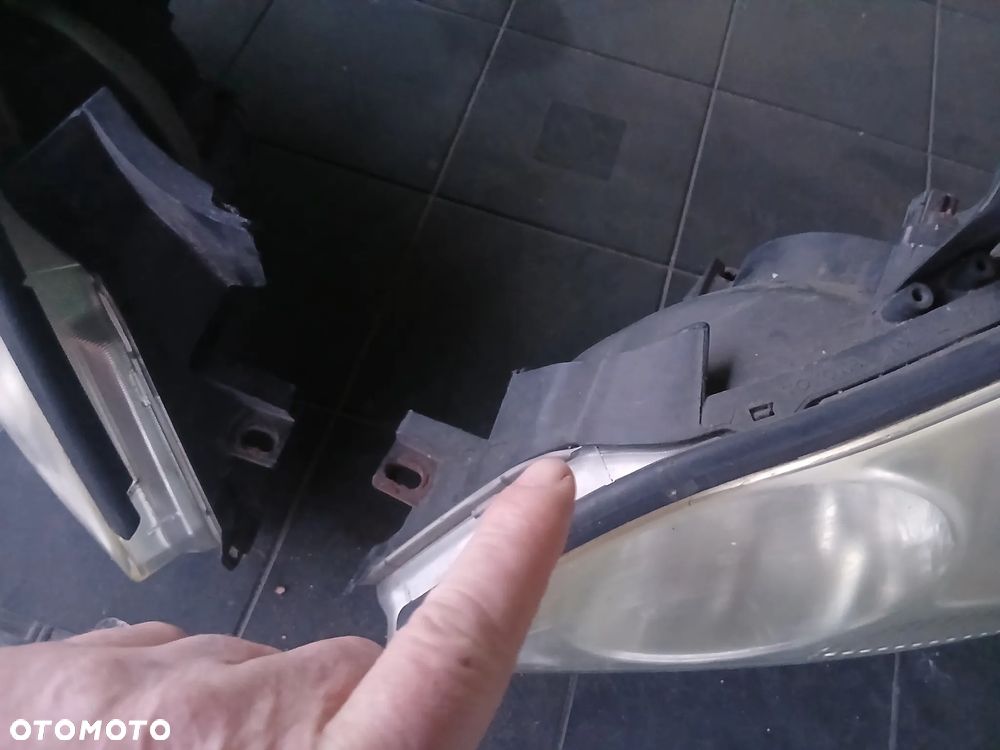 lampy przednie toyota avensis verso - 4
