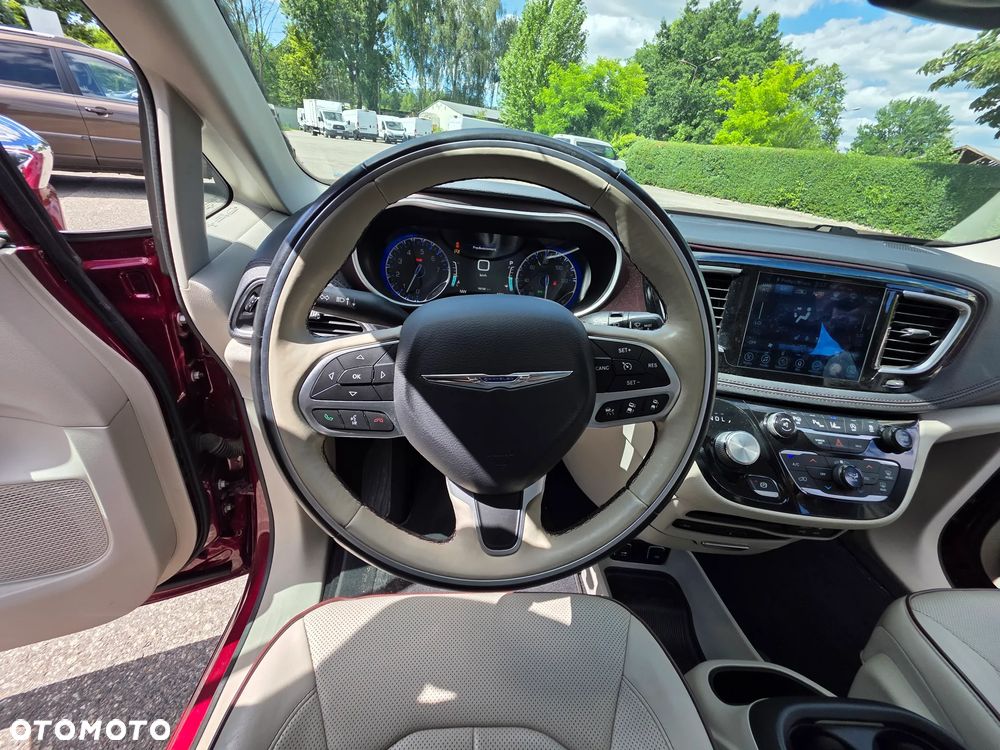 Chrysler Pacifica - 20