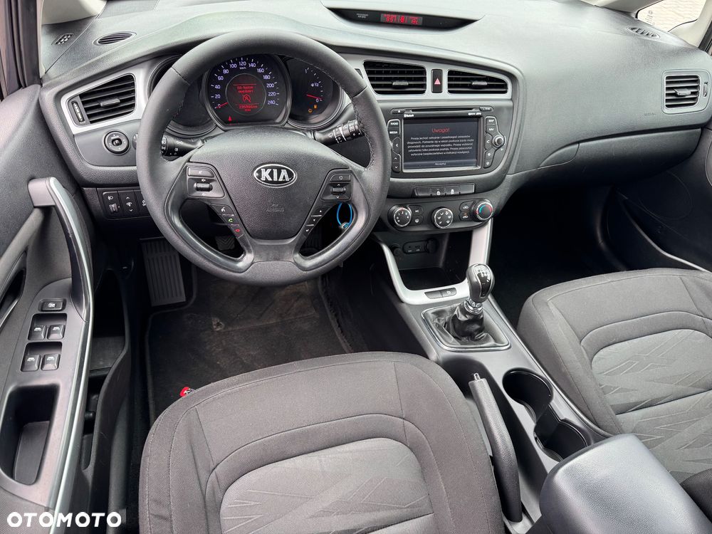 Kia Ceed 1.6 GDI ISG Dream Team Edition - 14