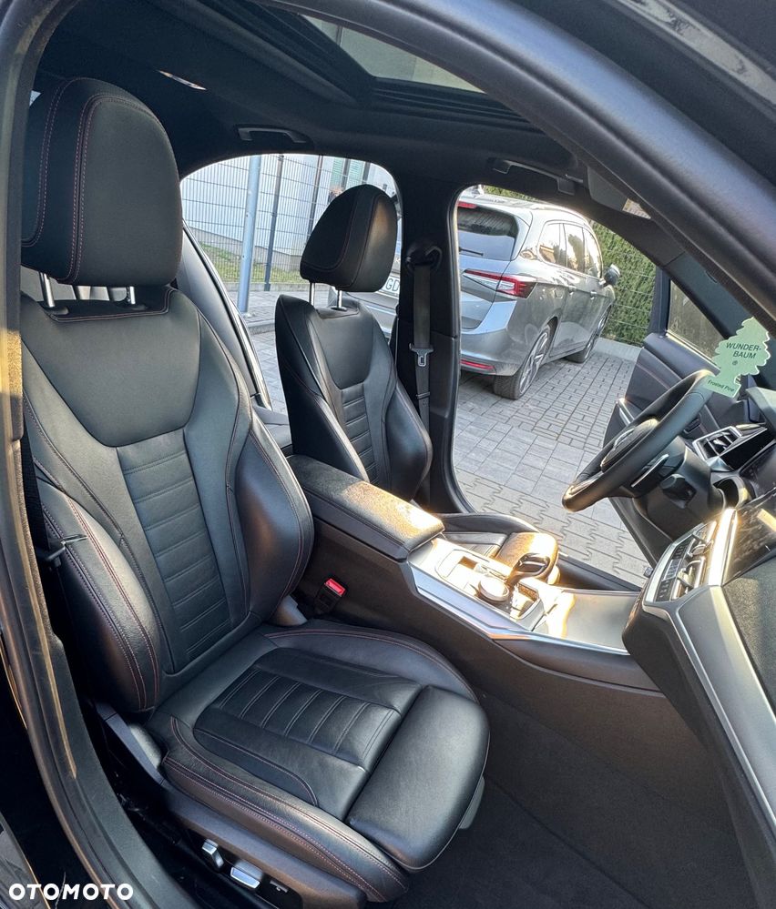 BMW Seria 3 330i xDrive Sport - 39