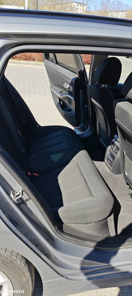 BMW Seria 3 318d MHEV - 12