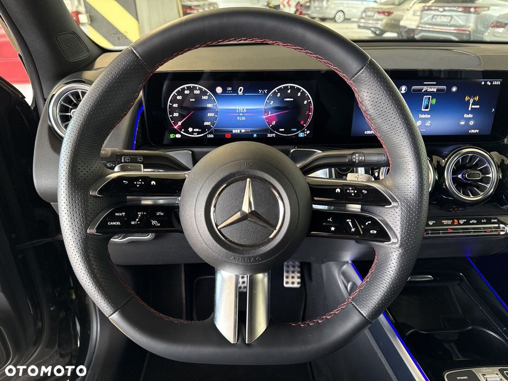 Mercedes-Benz GLB - 12