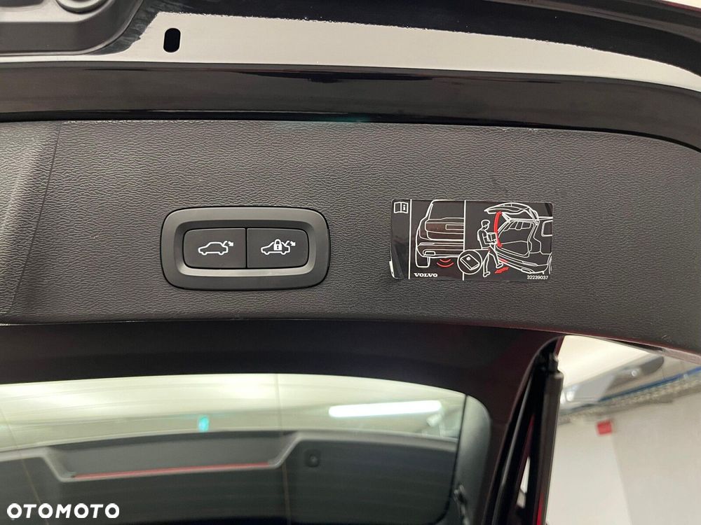 Volvo XC 40 T3 Momentum - 32