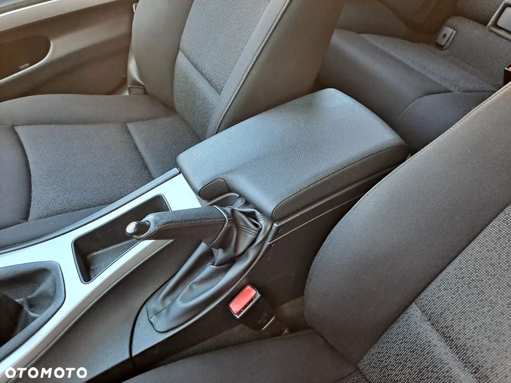 BMW Seria 3 325i - 24