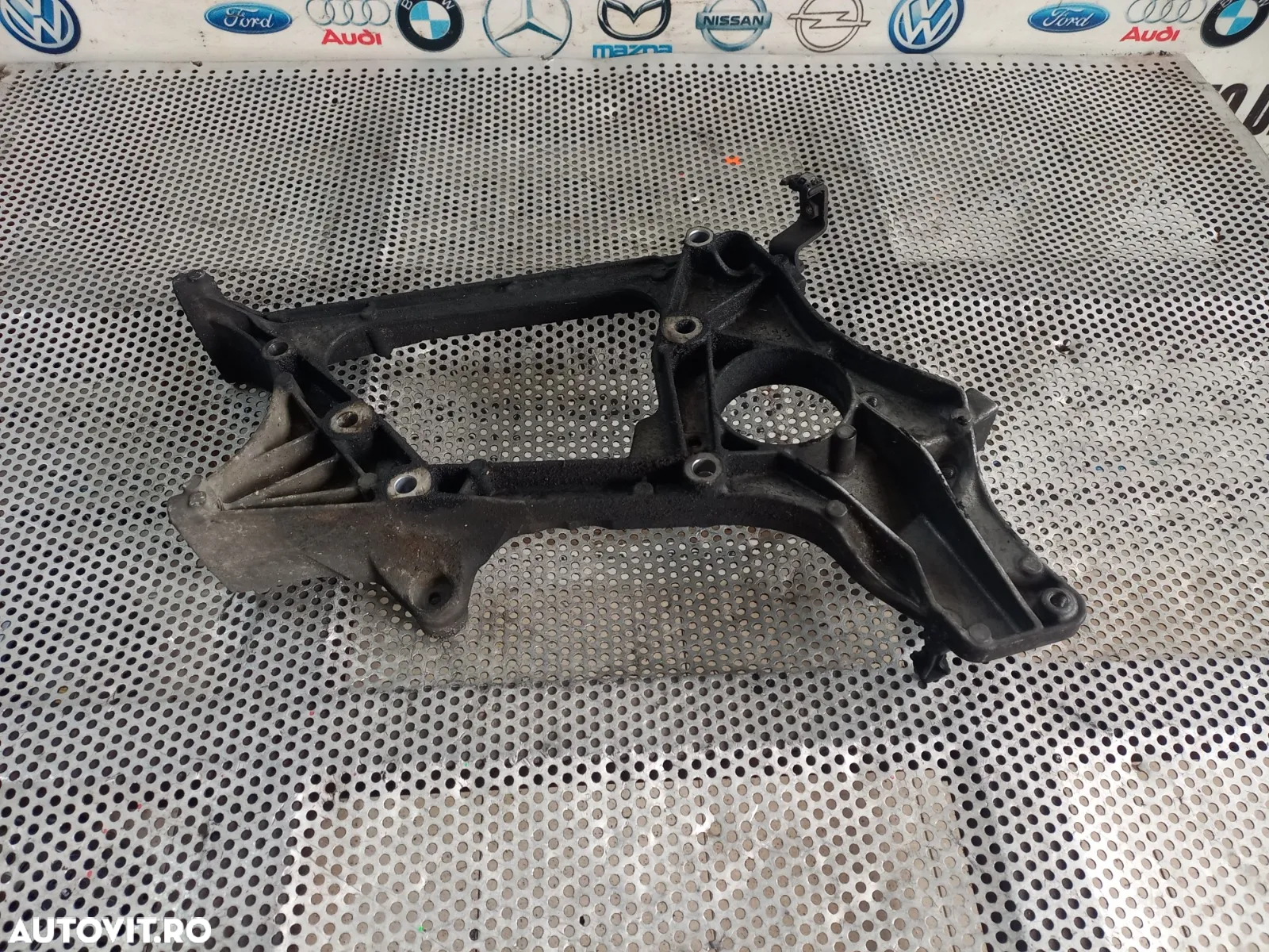 Suport Role Accesorii Mercedes C Class W204 E Class W212 2.2 Cdi Euro 5 Motor 651 - Dezmembrari Ara - 2
