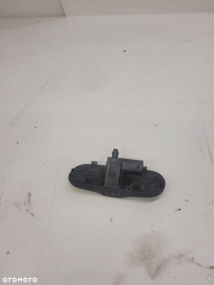 DYSZA SPRYSKIWACZA SPRYSK PRAWA AUDI Q5 8R0955988B - 2