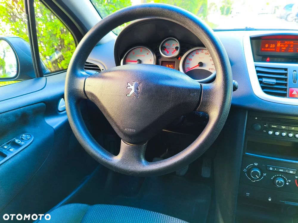 Peugeot 207 1.4 HDi Millesim 200 - 16