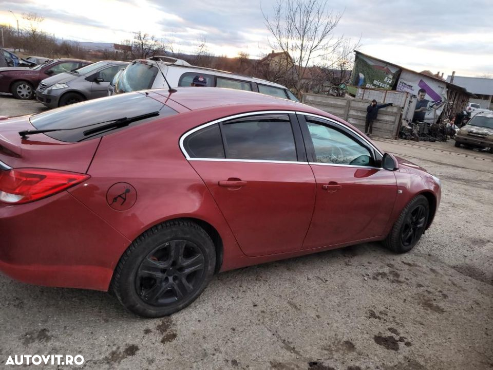 dezmembrez opel insignia - 5