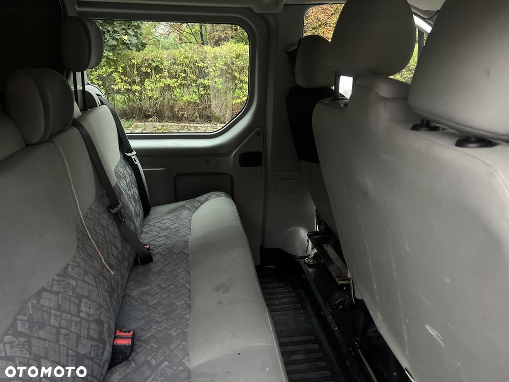 Opel Vivaro 2.5 CDTI L2H1 - 18