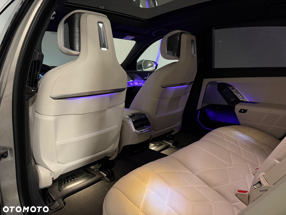 BMW Seria 7 740d xDrive mHEV sport - 34
