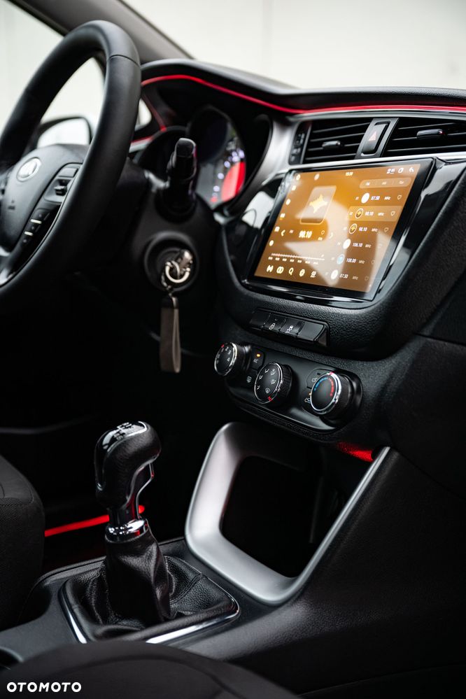 Kia Ceed - 33