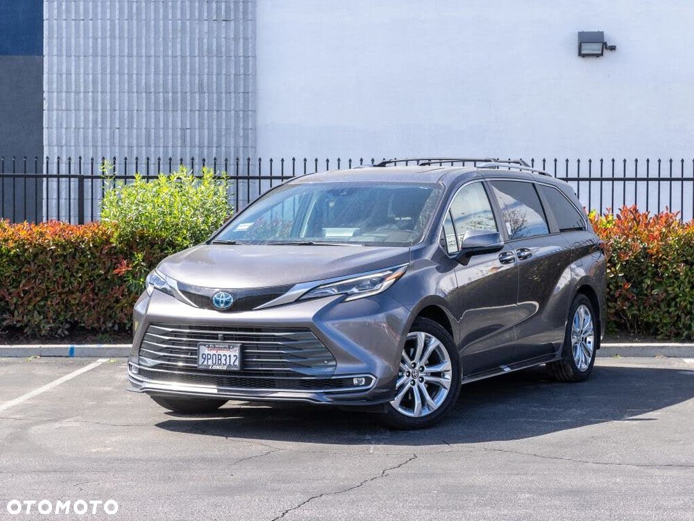 Toyota Sienna - 1