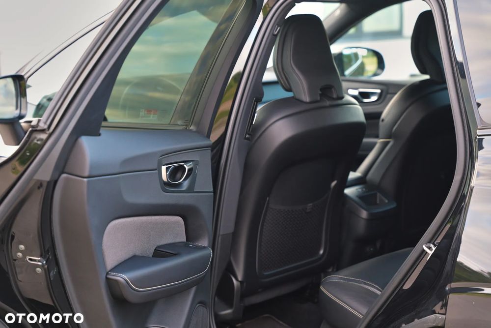 Volvo XC 60 B5 D AWD R-Design - 26
