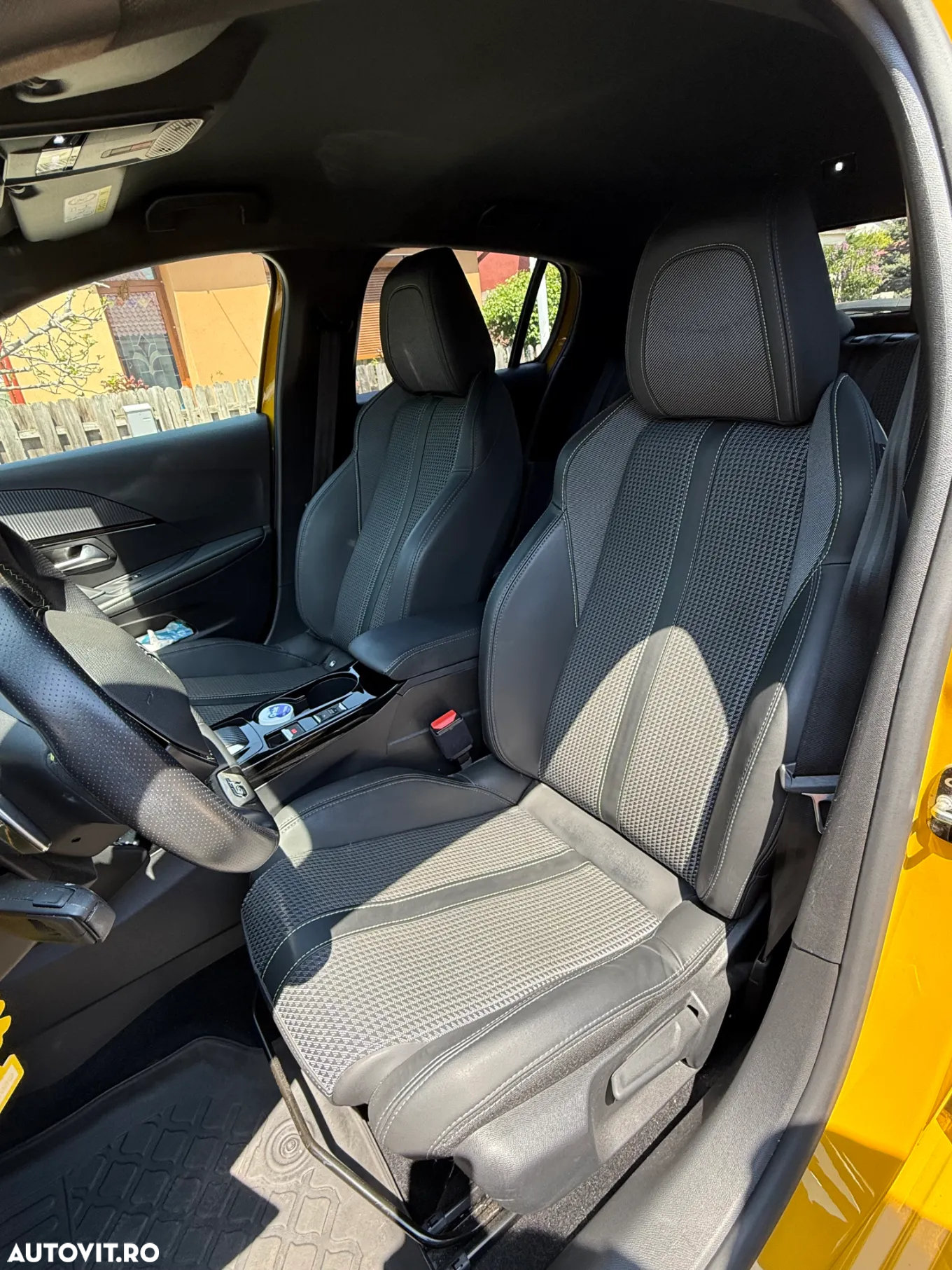 Peugeot 208 1.2 L PureTech STT EAT8 GT - 6